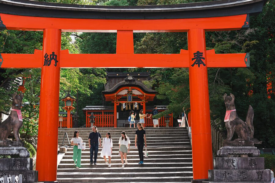 Kyoto: Fushimi Inari Taisha Shrine Walking Tour with Guide - What the $34 price really includes