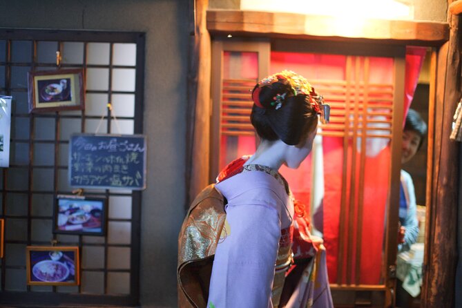 Kyoto Geisha Show Cultural Hour with an apprentice geisha, Maiko - Key points at a glance