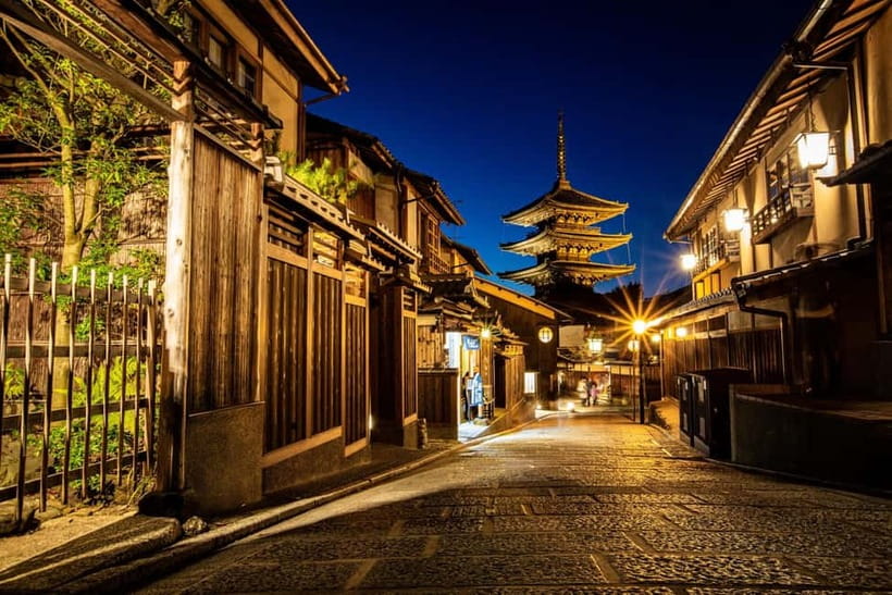 Kyoto Geisha Walking Tour: Gion District & Hidden Gems - Hokan-ji Pagoda and the best photo stops