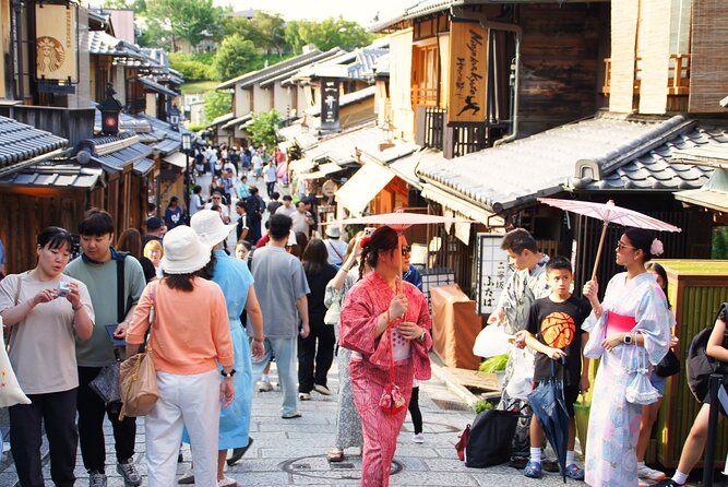 Kyoto: Gion and Geisha District Walking Tour - Hanamikoji Street and the heart of Gion