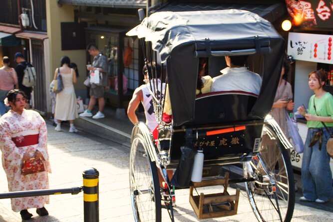 Kyoto: Gion and Geisha District Walking Tour - What the guides add to the experience