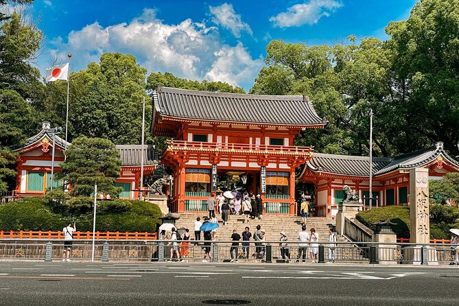 Kyoto: Gion and Geisha District Walking Tour - Starting at Yasaka Shrine