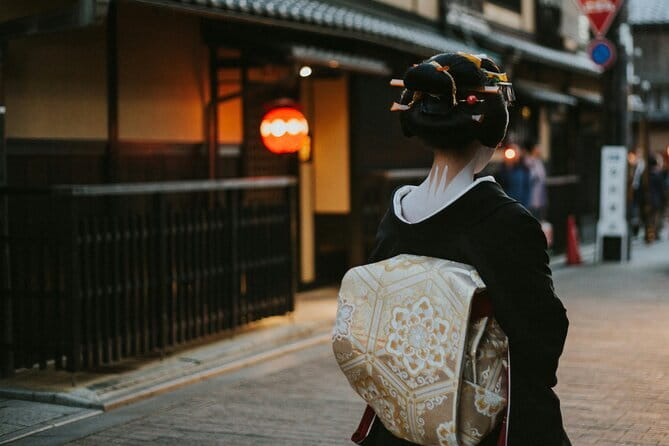 Kyoto Gion Early Morning Walking Tour - Why an early start makes sense in Gion