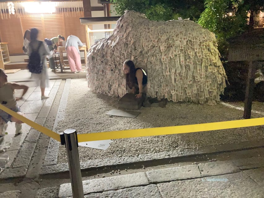 Kyoto: Gion Evening Walk with Hidden Gems, Geisha & Sake - Ninenzaka by lantern light