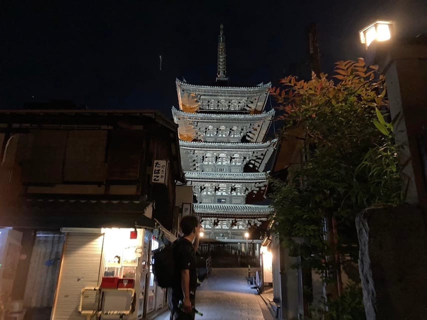 Kyoto: Gion Evening Walk with Hidden Gems, Geisha & Sake - Finishing at Yasaka Shrine