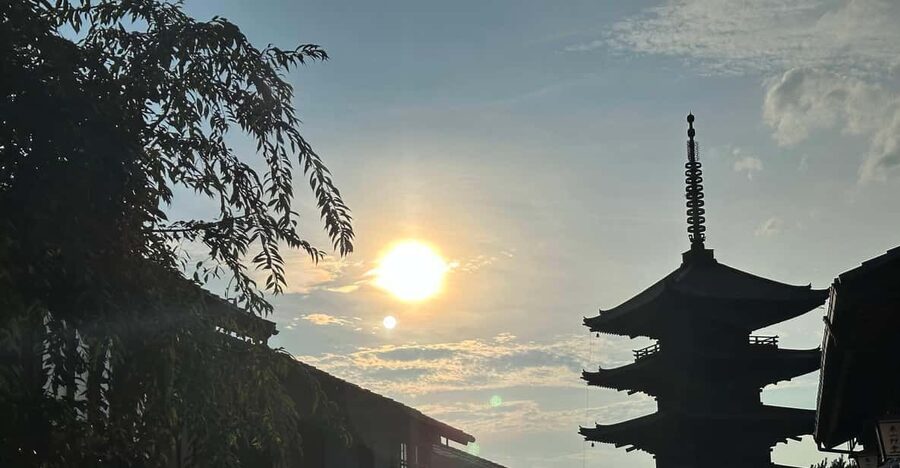 Kyoto: Gion & Geisha district evening tour - Starting beside the Izumo-no-Okuni statue