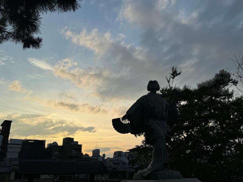 Kyoto: Gion & Geisha district evening tour - Hanamikoji Street and the public face of Kyoto’s tea-house world
