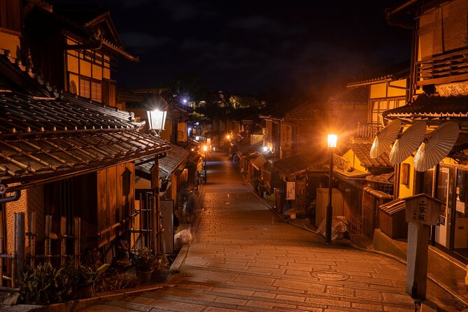 Kyoto: Gion Geisha District & Sake-in-Hand Walking Tour - Yasaka Pagoda is the route’s strongest photo stop