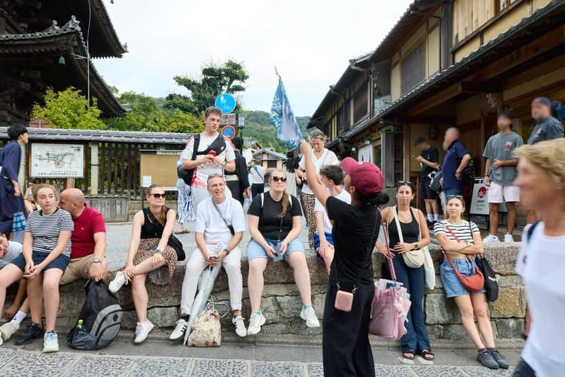 Kyoto: Gion Geisha District Walking Tour and Hidden Gems - Fitness, clothing, and the daily practical side