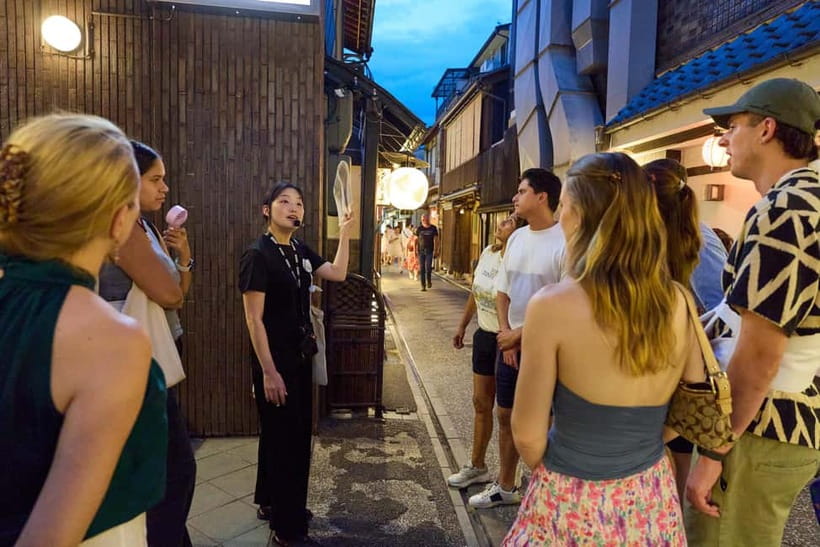 Kyoto: Gion Geisha District Walking Tour - Stories of Geisha - Izumo-no-Okuni and the story behind kabuki