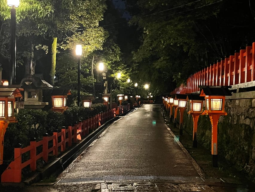 Kyoto: Gion Geisha District Walking Tour - Stories of Geisha - What the guide adds to the two-hour route