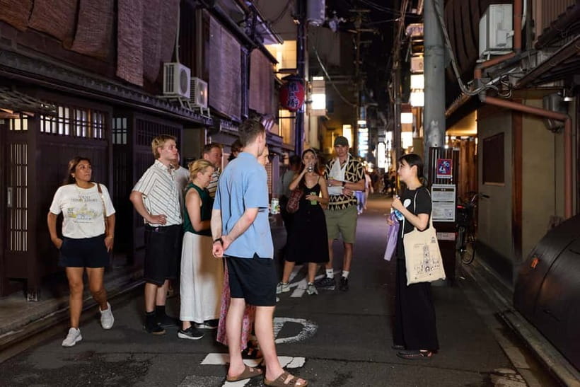 Kyoto: Gion Geisha District Walking Tour - Stories of Geisha - Pace, weather, and what to bring