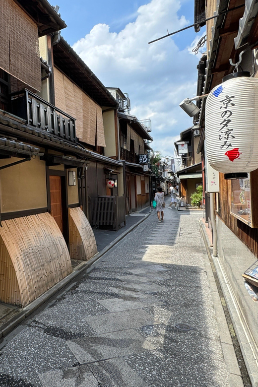 Kyoto: Gion Geisha District & Yasaka Shrine Walking Tour - Hanamikoji Street and the wooden face of Kyoto