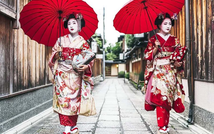 Kyoto: Gion Hidden Gems & Geisha Culture Tour - Gion Shirakawa and the willow-lined canal