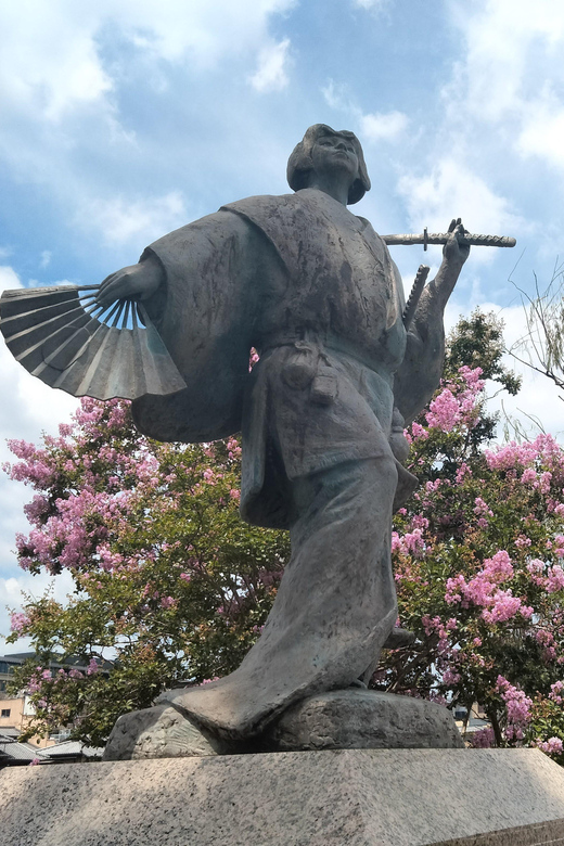 Kyoto: Gion Highlights & Hidden Treasures Guided Tour - Yasaka Koushindo and its colorful wishes balls