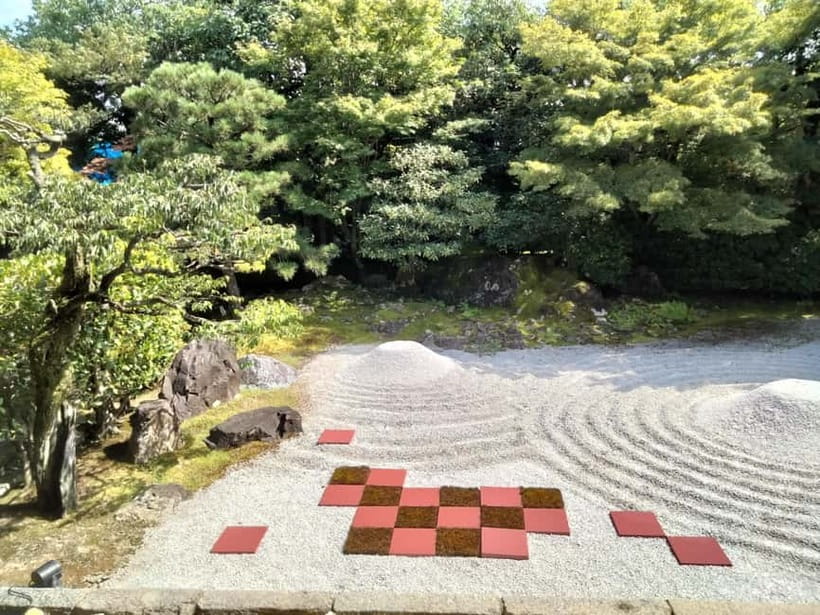 Kyoto: Gion Highlights & Hidden Treasures Guided Tour - Starting beside the Izumo no Okuni statue