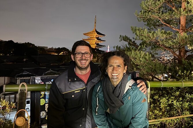 Kyoto Gion Night Tour: Discover Geisha District and Hidden Gems - Ninenzaka and Sannenzaka: stone paths and old storefronts
