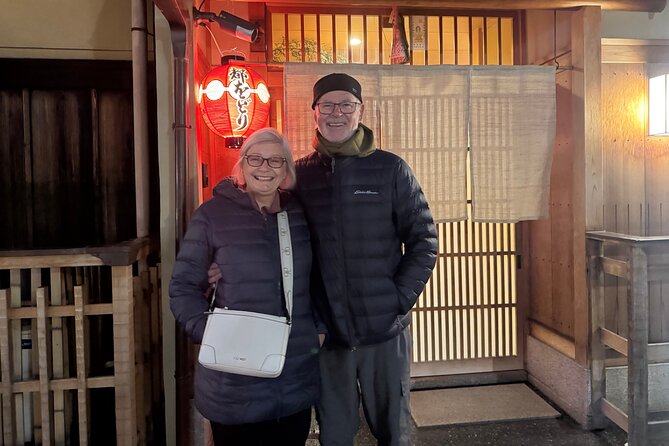 Kyoto Gion Night Tour: Discover Geisha District and Hidden Gems - Hanamikoji Street: the first look at old Kyoto