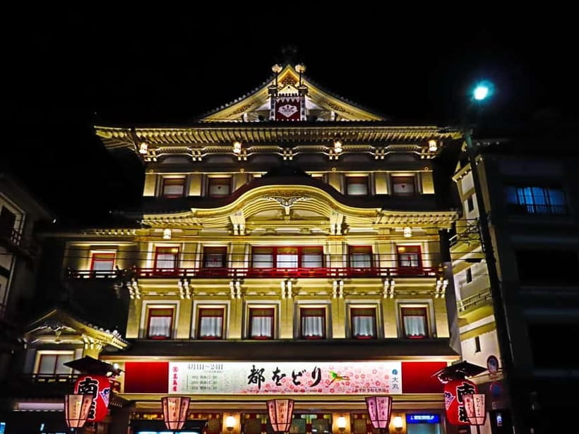 Kyoto: Gion Night Tour Stories of Geisha and Maiko - Yasaka Shrine gives the walk a clear finish