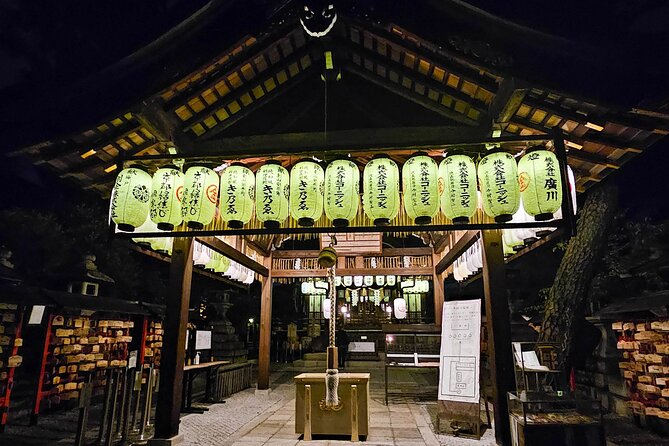 Kyoto Gion Night Walk & Geisha District Guided Tour - Hanamikoji Street and the etiquette of the geisha district