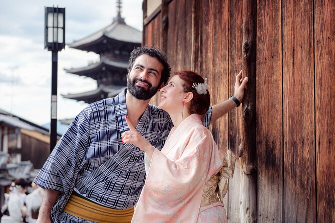 Kyoto Gion Photoshoot - Private Session | Pro Photographer - Walking into Gion’s traditional streets