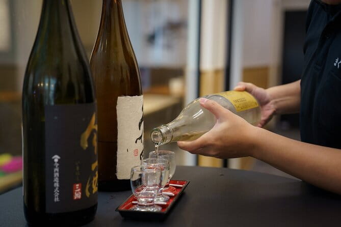 Kyoto: Gion & Pontocho Food Tour with 13 Dishes - Walking Gion Shirakawa and the geisha district