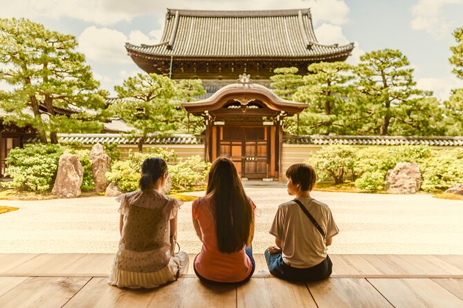 Kyoto Gion Private Tour with a Local Guide – Geisha District - Yasaka Shrine and 1,300 years of religious life