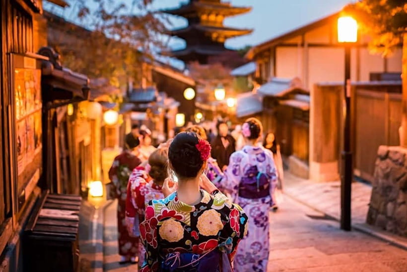 Kyoto: Gion Sunset Walking Tour with Local Guide - Key points at a glance