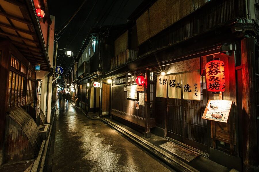 Kyoto: Gion Sunset Walking Tour with Local Guide - Guide quality and group atmosphere