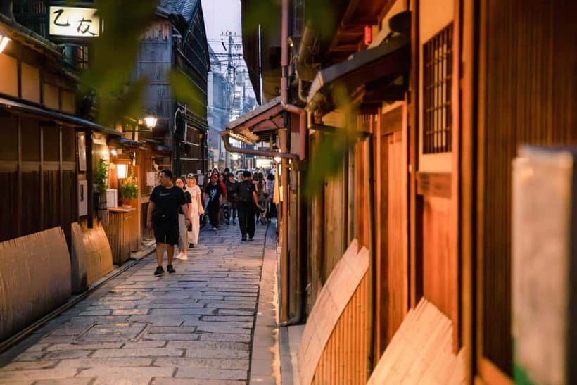 Kyoto: Gion World of the Geisha Guided Walking Tour - Key points to know before booking