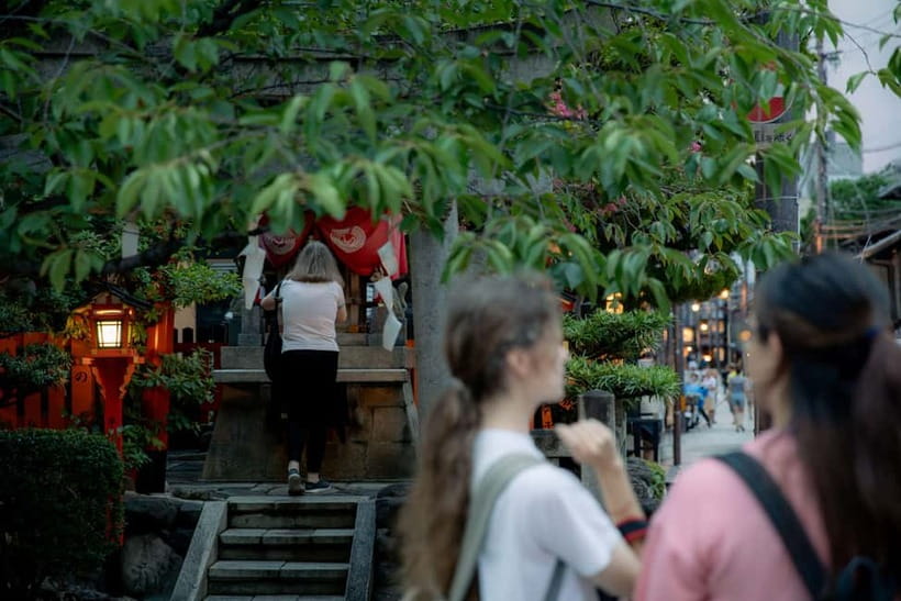 Kyoto: Gion World of the Geisha Guided Walking Tour - Who should book this Gion walk?