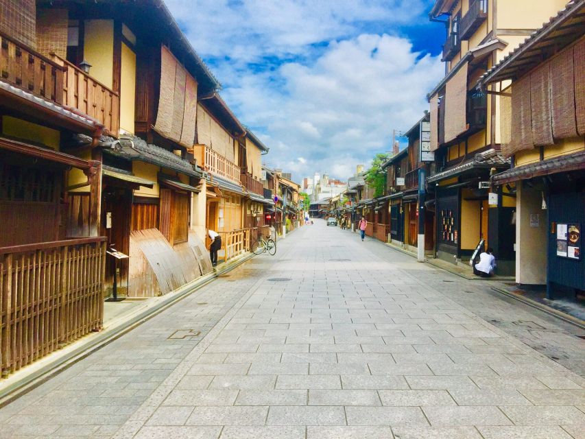Kyoto: Half-Day Private Guided Tour to the Old Town of Gion - Yasaka Shrine and Kyoto’s religious heart