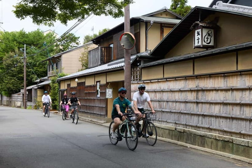Kyoto: Hidden Gems E-Bike Tour Through Backstreets & Temples - Kyoto Imperial Palace and the return through the city