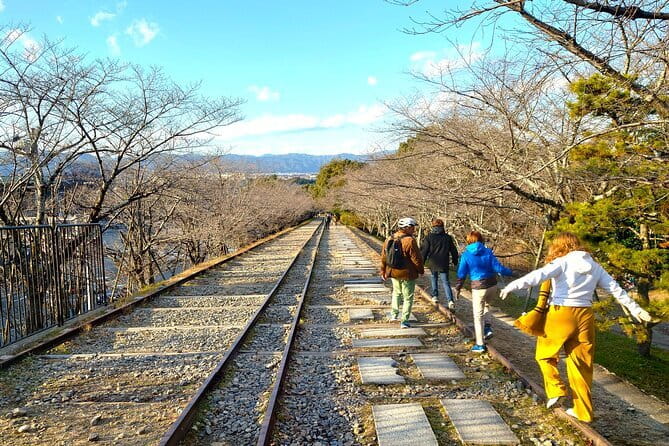 Kyoto: Higashiyama Slow Cycling Tour along the quiet waterfront - Why cycling works so well in eastern Kyoto