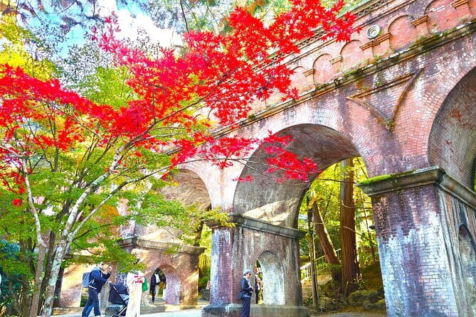 Kyoto: Higashiyama Slow Cycling Tour along the quiet waterfront - Shimogamo Shrine and the Tadasunomori forest