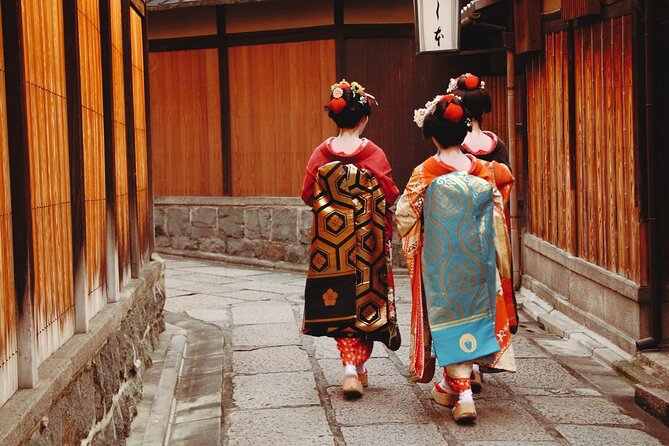 Kyoto Higashiyama Walking Private Tour - Hanamikoji Street and the old Gion atmosphere