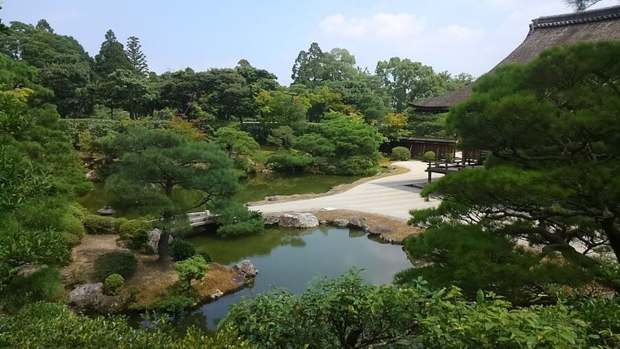 Kyoto: Historic Higashiyama Walking Tour - Sannenzaka and the backstreets of Higashiyama