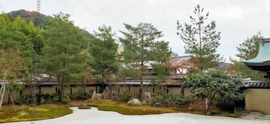 Kyoto: Historic Higashiyama Walking Tour - Kiyomizu-dera and the three streams