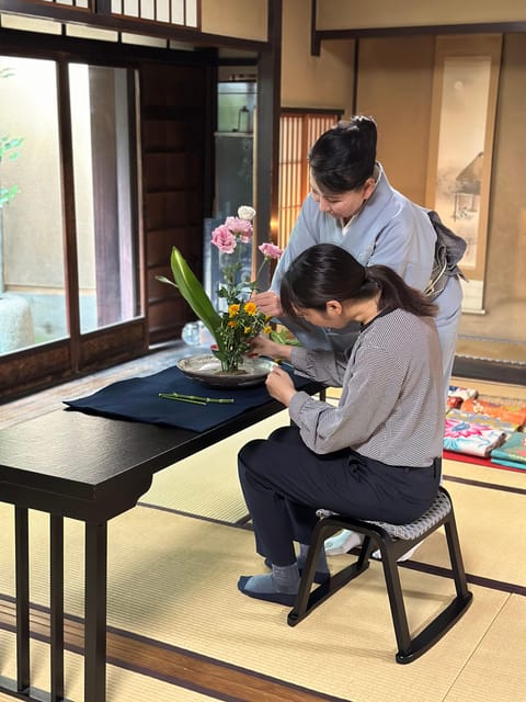 Kyoto: Ikebana (Japanese Flower Arrangement) - Why Tondaya gives ikebana more meaning