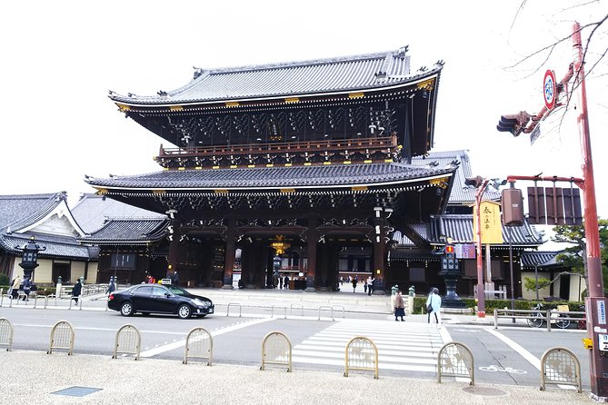 Kyoto Imperial Palace and Nijo Castle Walking Tour - Starting with Buddhist Kyoto at Higashi Hongan-ji