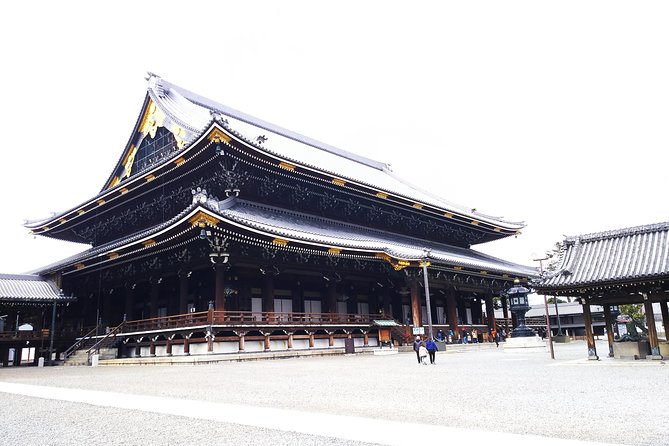 Kyoto Imperial Palace and Nijo Castle Walking Tour - What the private format adds