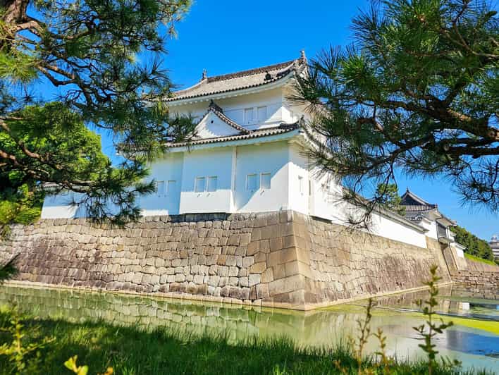 Kyoto: Imperial Palace & Nijo Castle Guided Walking Tour - Inside Nijo Castle’s Ninomaru Palace