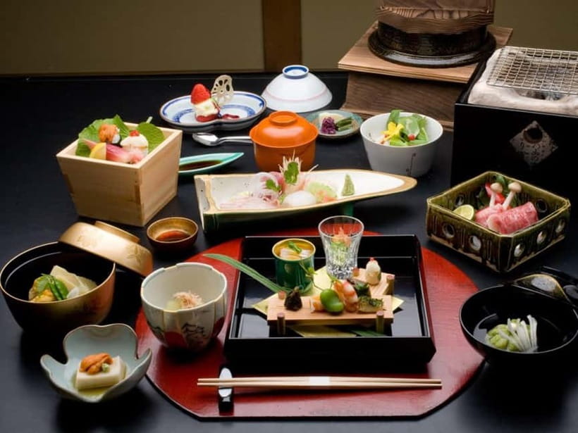 Kyoto: Kaiseki Reservation at Hanasaki Manjiro - Entering a 120-year-old Kyoto townhouse