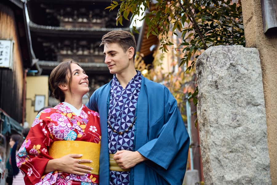 Kyoto Kimono Professional Photoshoot - Selecting a kimono at Yumeyakata Gojo