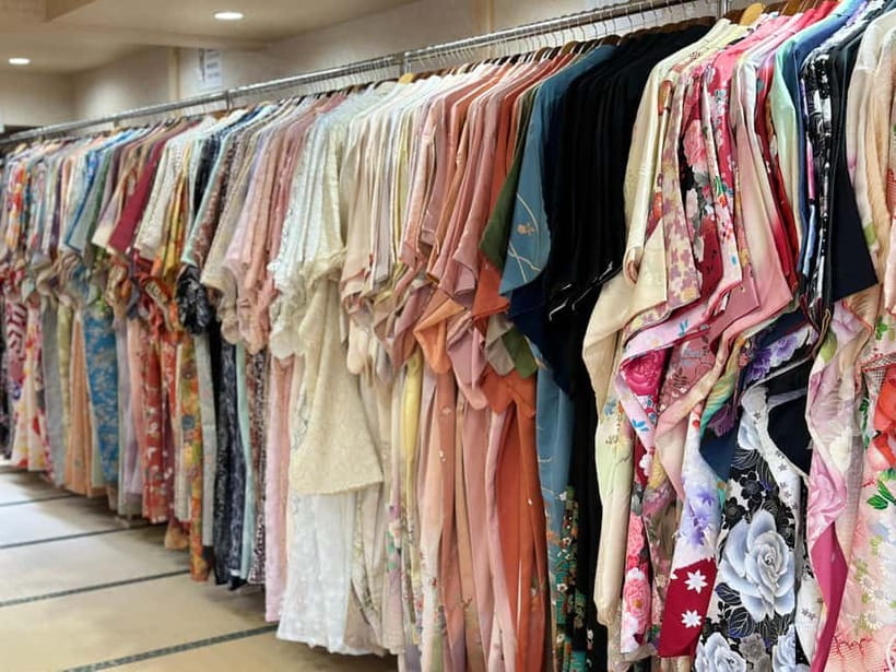 Kyoto: Kimono/Yukata Rental 5 Minute from Kiyomizu-dera - Dressing near Kyoto’s most famous temple