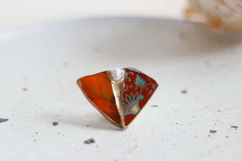Kyoto: Kintsugi Jewelry Workshop with Natural Stones - The instructor and the small-group setting