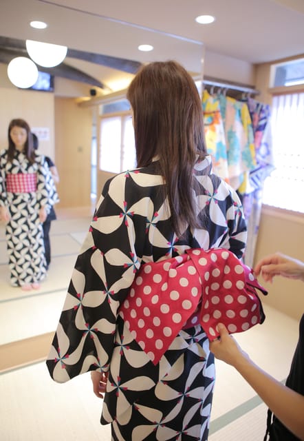 Kyoto:Kiyomizu-dera Temple Rent a kimono and ride a rickshaw - Why the location matters