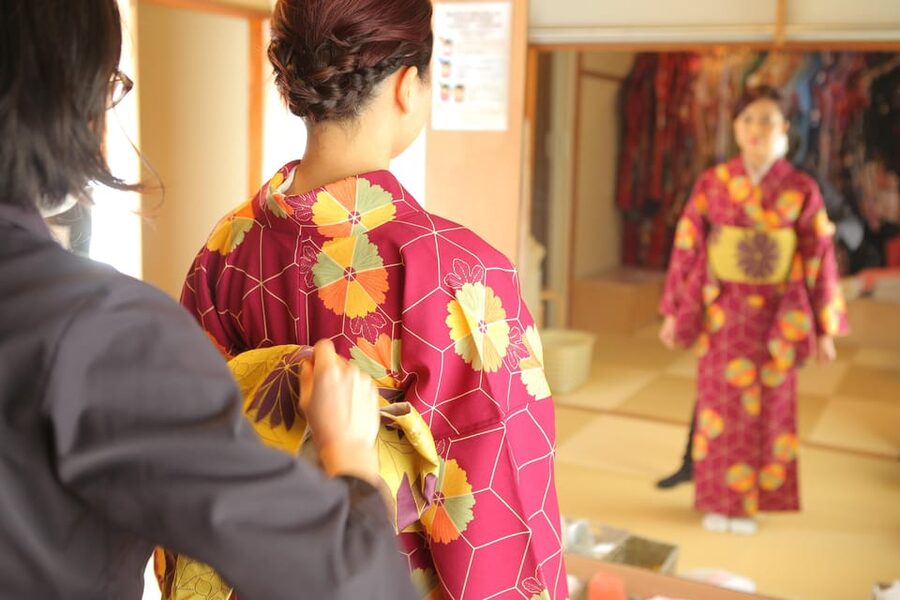 Kyoto:Kiyomizu-dera Temple Rent a kimono and ride a rickshaw - Who will enjoy this most