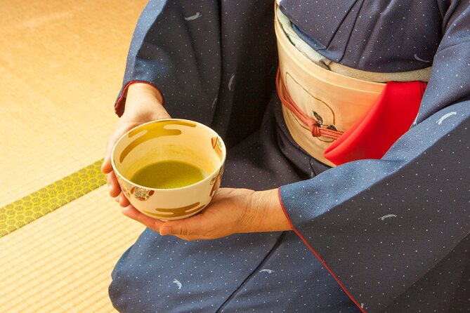 Kyoto Kiyomizu Tea Ceremony with Scenic Garden Views - Small-group size and the English explanation