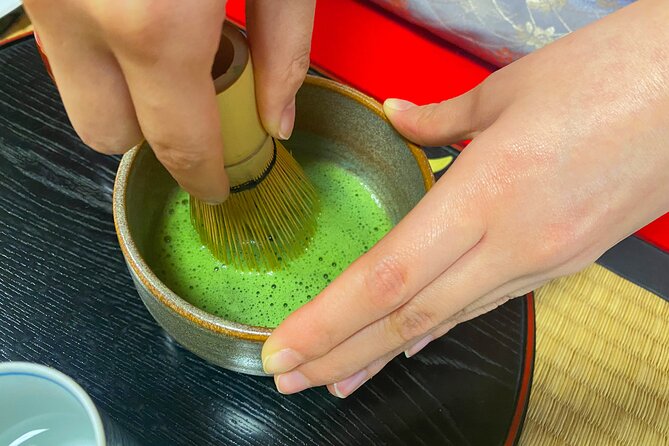 Kyoto Kiyomizu Tea Ceremony with Scenic Garden Views - Watching the tea master prepare the first cup